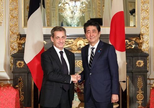Photograph of the meeting with the former President of the French Republic (1)
