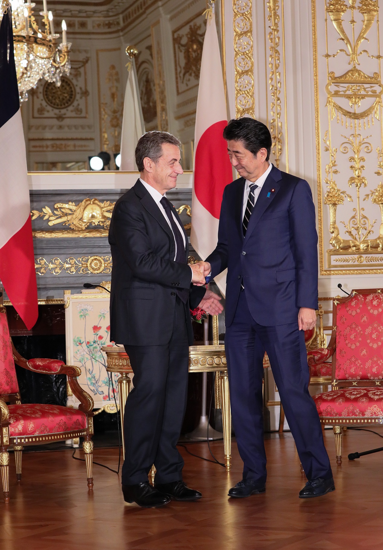 Photograph of the meeting with the former President of the French Republic (2)