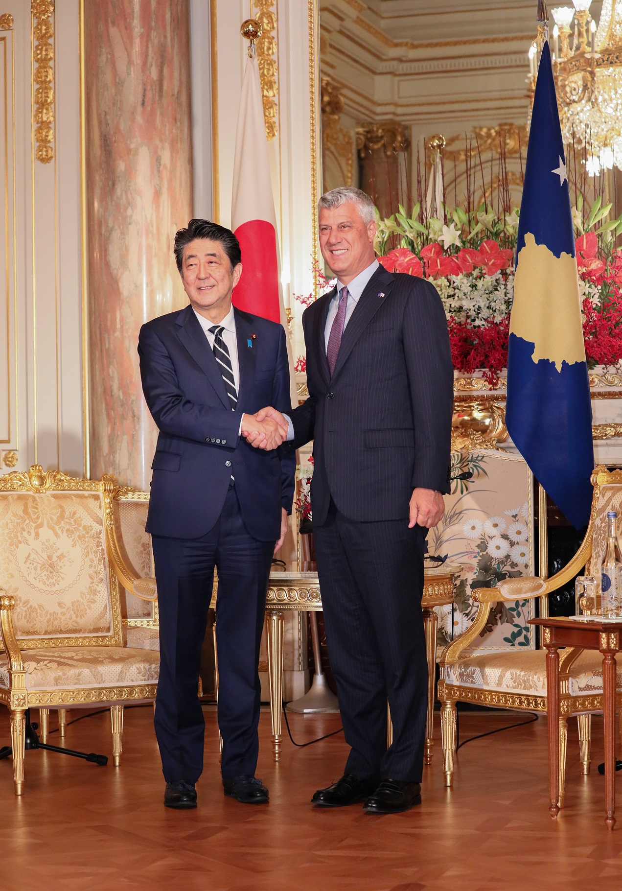 Photograph of the Japan-Kosovo Summit Meeting (2)