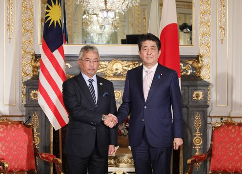 Photograph of the meeting with the Yang di-Pertuan Agong XVI of Malaysia (1)