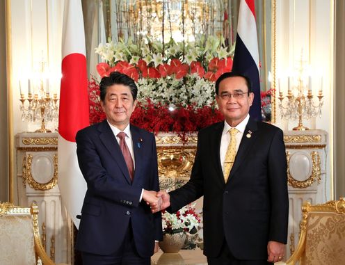 Photograph of the Japan-Thailand Summit Meeting (1)