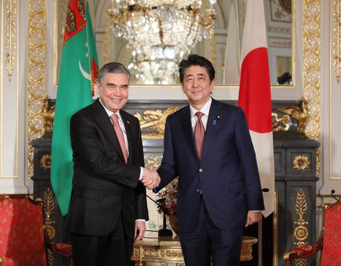 Photograph of the Japan-Turkmenistan Summit Meeting (1)