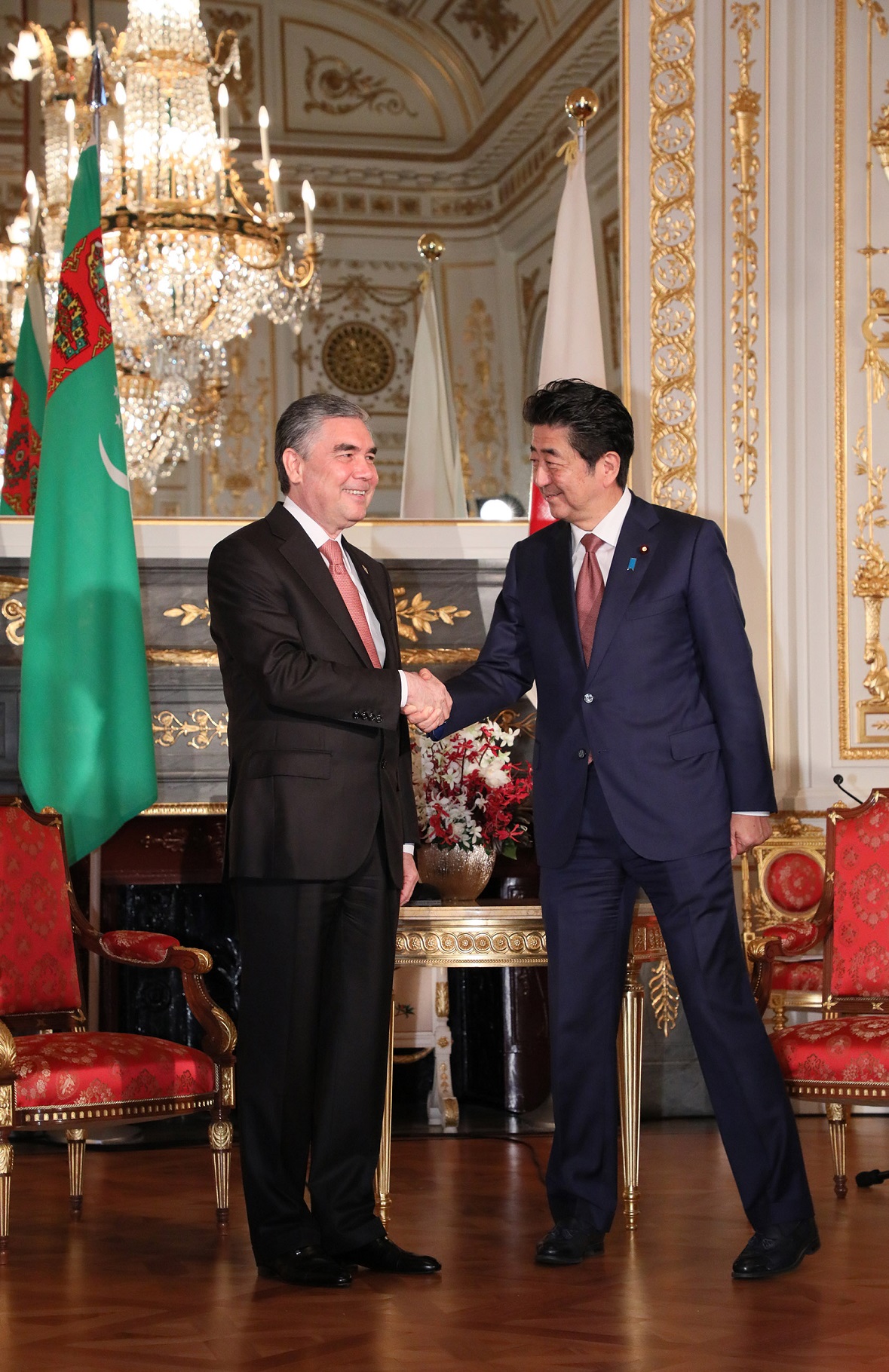 Photograph of the Japan-Turkmenistan Summit Meeting (2)