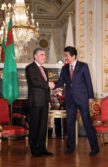 Photograph of the Japan-Turkmenistan Summit Meeting (2)