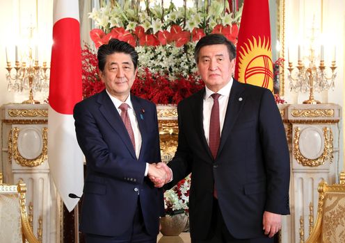 Photograph of the Japan-Kyrgyzstan Summit Meeting (1)