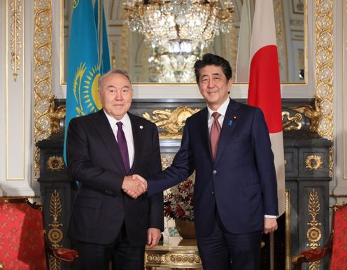 Photograph of the meeting with the First President of the Republic of Kazakhstan (1)