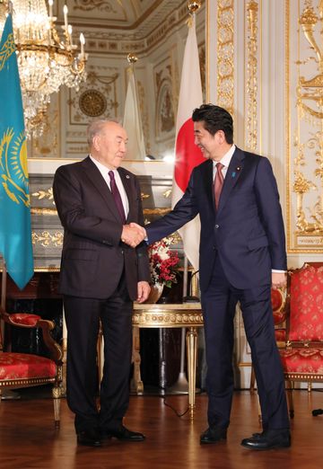 Photograph of the meeting with the First President of the Republic of Kazakhstan (2)