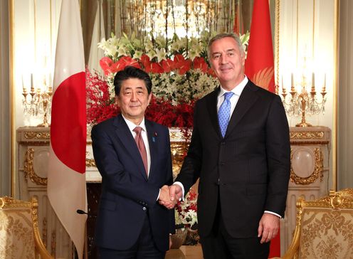 Photograph of the Japan-Montenegro Summit Meeting (1)