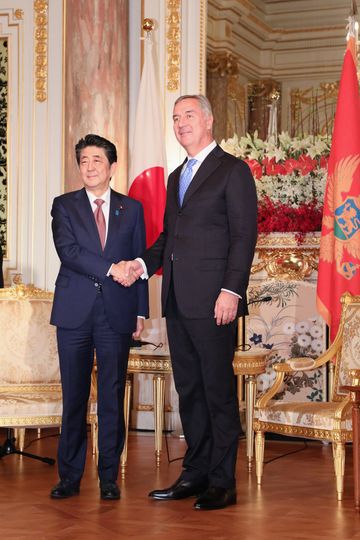 Photograph of the Japan-Montenegro Summit Meeting (2)