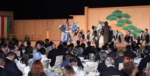 Photograph of the Naikaku-Soridaijin-Fusai-Shusai-Bansankai (banquet hosted by the Prime Minister and his spouse) (1)