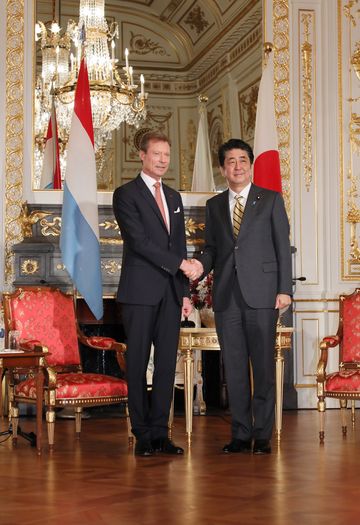 Photograph of the talk with the Grand Duke of Luxembourg (2)