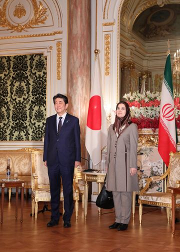 Photograph of the Prime Minister receiving a courtesy call from the Vice President for Legal Affairs of the Islamic Republic of Iran (2)