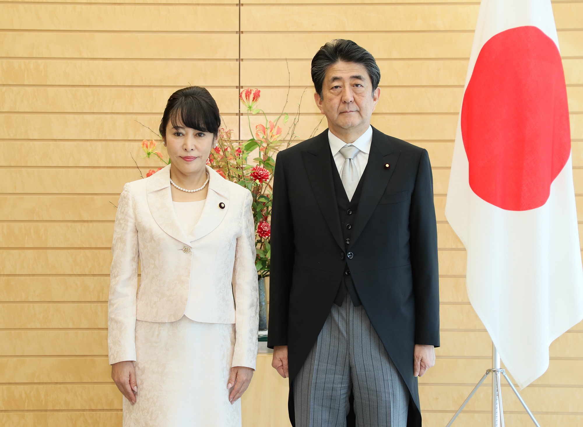 Giving a Letter of Assignment (Minister) (The Prime Minister in Action) |  Prime Minister of Japan and His Cabinet