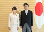 Photograph of the Prime Minister attending a photograph session with the newly appointed Minister Mori (1)