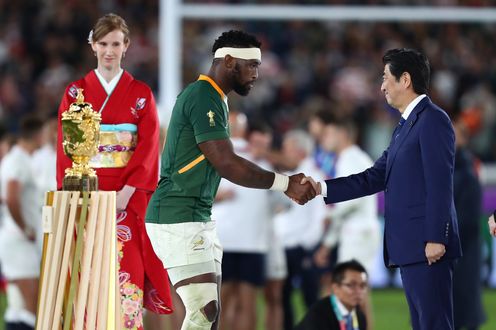 Photograph of the Prime Minister shaking hands (pool photo) (1)