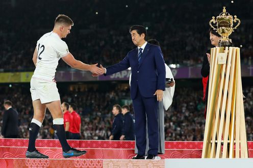 Photograph of the Prime Minister shaking hands (pool photo) (2)