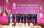 Photograph of the Prime Minister attending a photograph session at the ASEAN-Japan Summit (1)