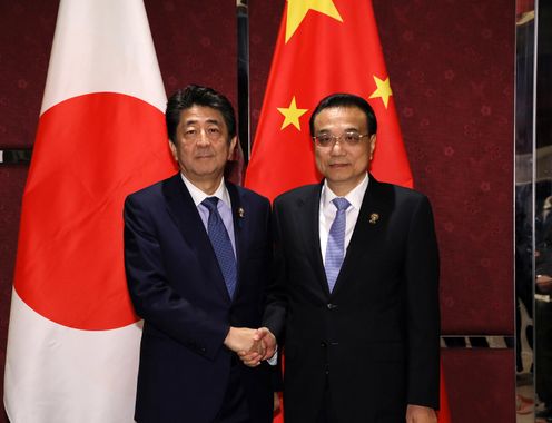 Photograph of the Japan-China Summit Meeting (1)