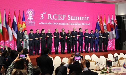 Photograph of the Prime Minister attending a photograph session at the RCEP Summit