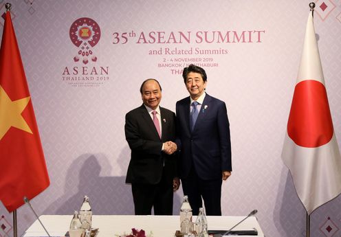 Photograph of the Japan-Viet Nam Summit Meeting (1)