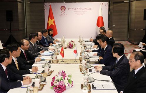 Photograph of the Japan-Viet Nam Summit Meeting (2)