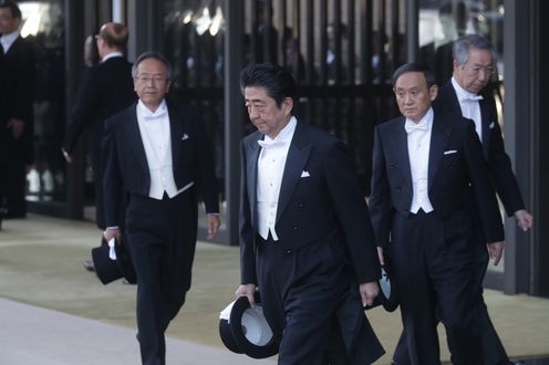 Photograph of Shukuga-Onretsu-no-gi, Imperial Procession by Motorcar after the Ceremony of the Enthronement (photo courtesy of the Cabinet Office) (6)