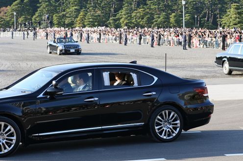 Photograph of Shukuga-Onretsu-no-gi, Imperial Procession by Motorcar after the Ceremony of the Enthronement (photo courtesy of the Cabinet Office) (7)