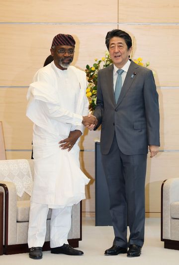 Photograph of the Prime Minister receiving the courtesy call (2)