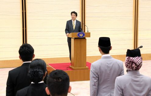 Photograph of the Prime Minister delivering an address (1)