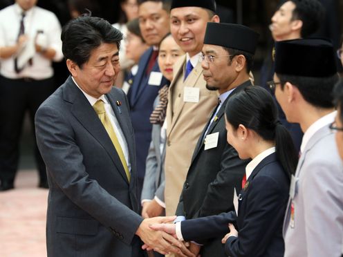 Photograph of the Prime Minister receiving the courtesy call (1)