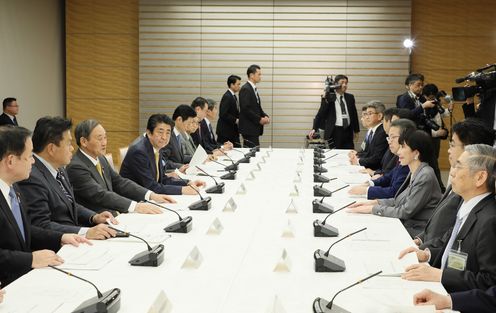 Photograph of the Prime Minister attending the meeting (2)