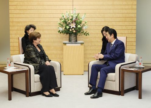 Photograph of the Prime Minister receiving the courtesy call (3)