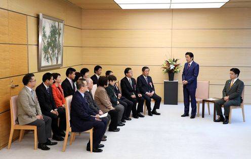 Photograph of the Prime Minister delivering an address (2)