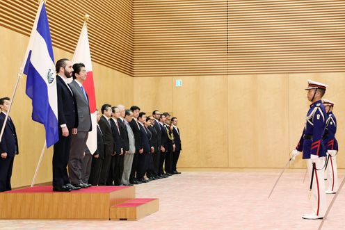 Photograph of the salute and the guard of honor ceremony (5)