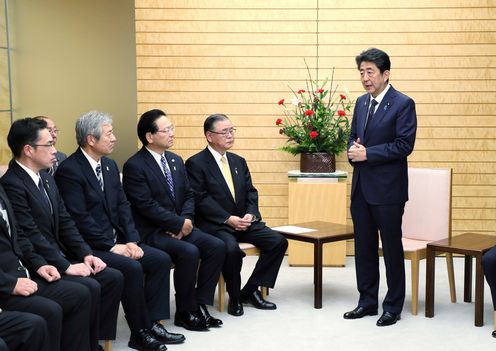 Photograph of the Prime Minister delivering an address (1)