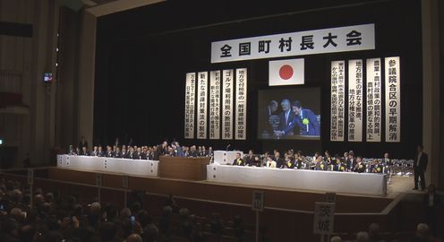 Photograph of the Prime Minister delivering an address (2)