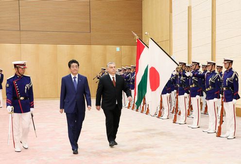 Photograph of the salute and the guard of honor ceremony (3)