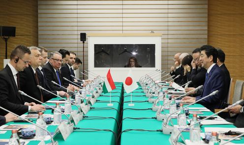 Photograph of the Japan-Hungary Summit Meeting (1)
