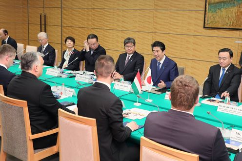 Photograph of the Japan-Hungary Summit Meeting (2)