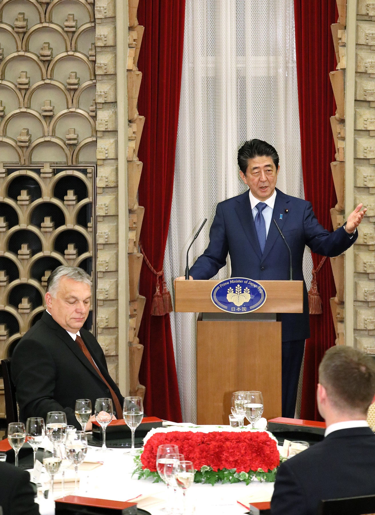Photograph of the Prime Minister delivering an address at the banquet hosted by the Prime Minister (3)