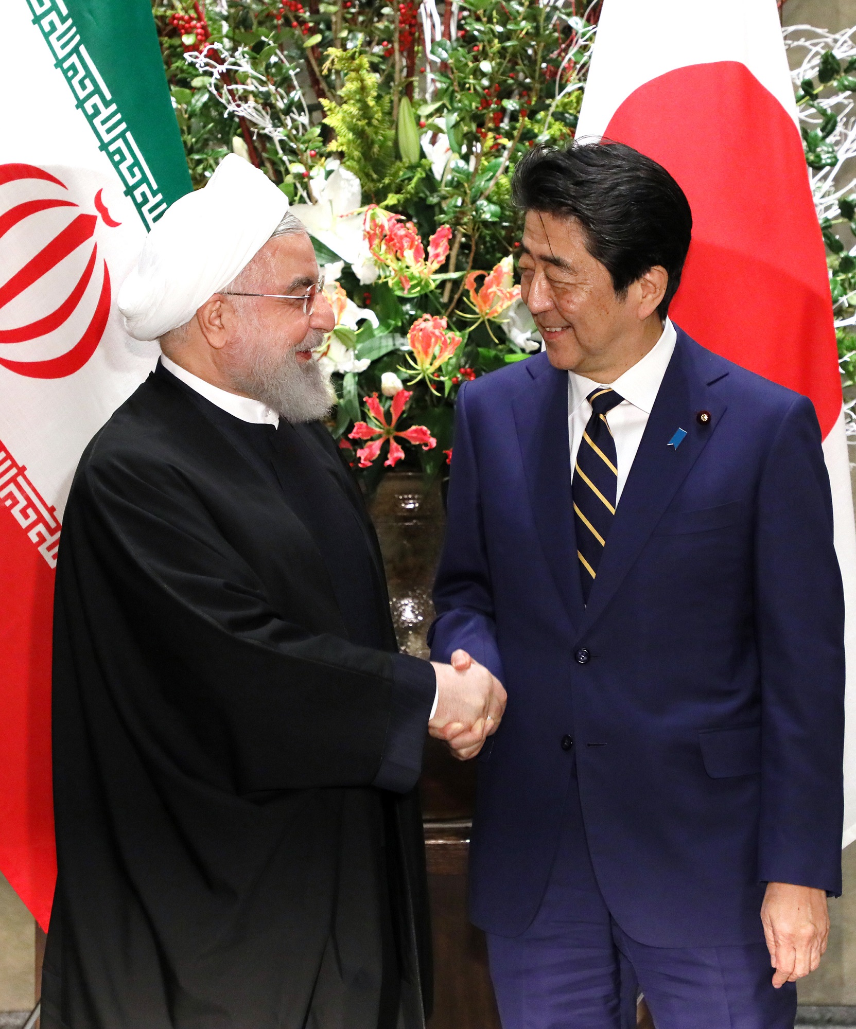 Photograph of the Prime Minister greeting the President of Iran (2)
