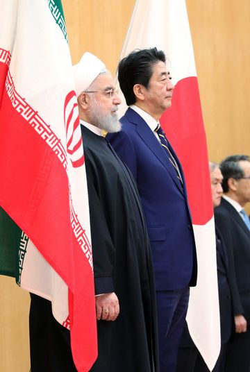 Photograph of the salute and the guard of honor ceremony (1)