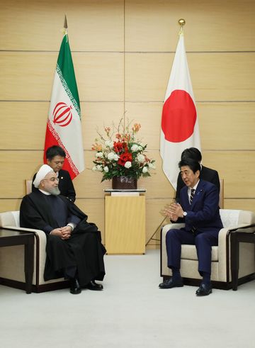 Photograph of the Japan-Iran Summit Meeting (2)