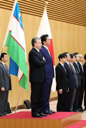 Photograph of the salute and the guard of honor ceremony (1)