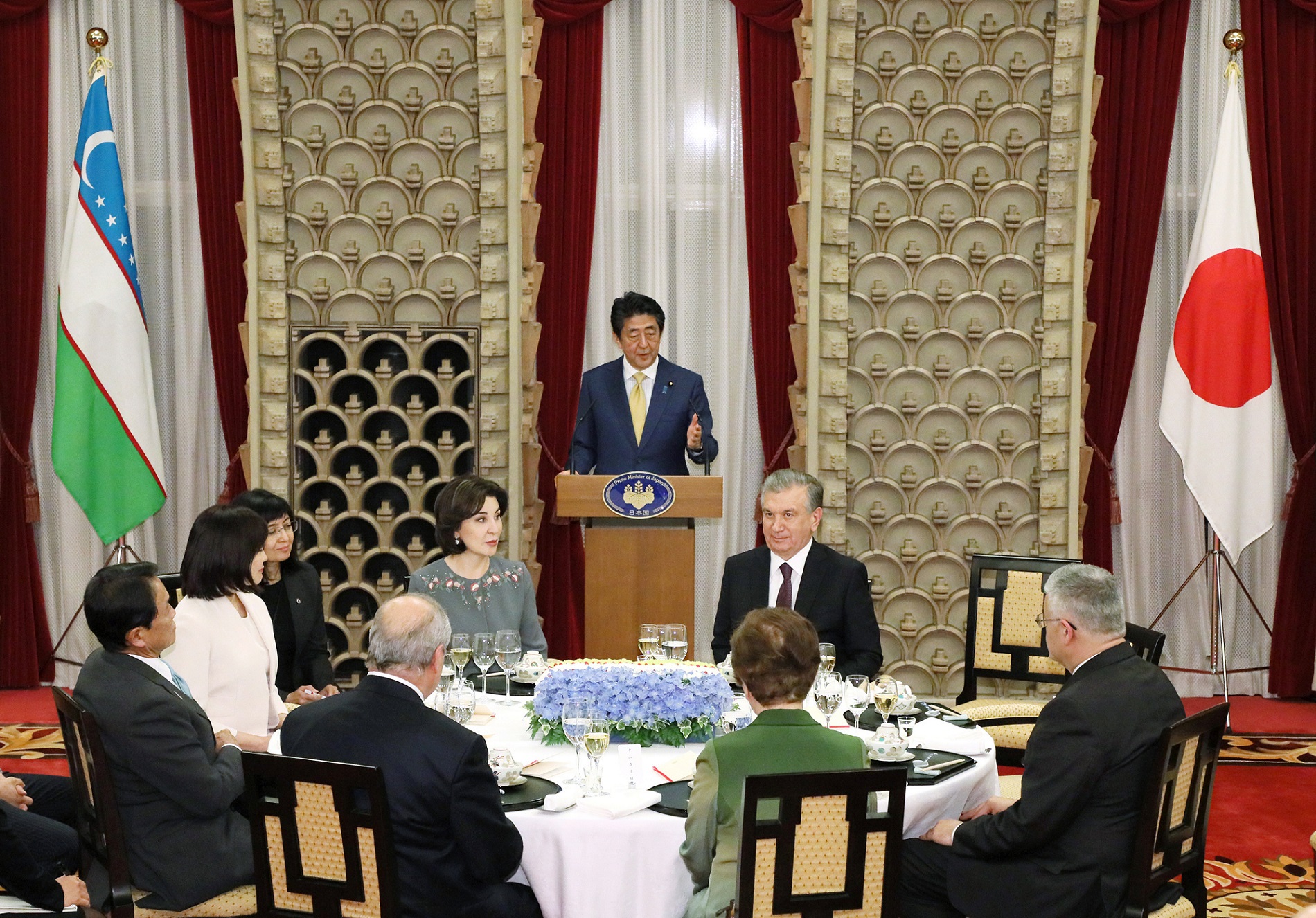 Photograph of the Prime Minister delivering an address at the banquet (1)