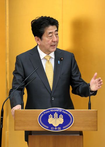 Photograph of the Prime Minister delivering an address at the award ceremony (2)