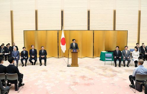 Photograph of the Prime Minister delivering an address at the award ceremony (3)