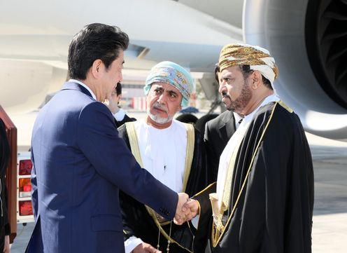 Photograph of the Prime Minister arriving in Oman (3)