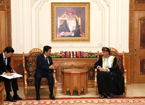 Photograph of the Prime Minister meeting with the Deputy Prime Minister for the Council of Ministers of Oman (2)