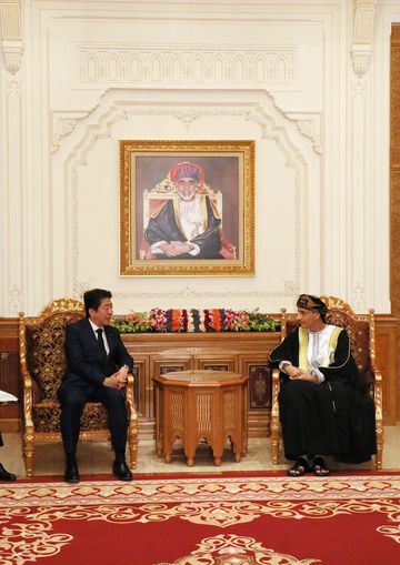 Photograph of the Prime Minister meeting with the Deputy Prime Minister for the Council of Ministers of Oman (3)